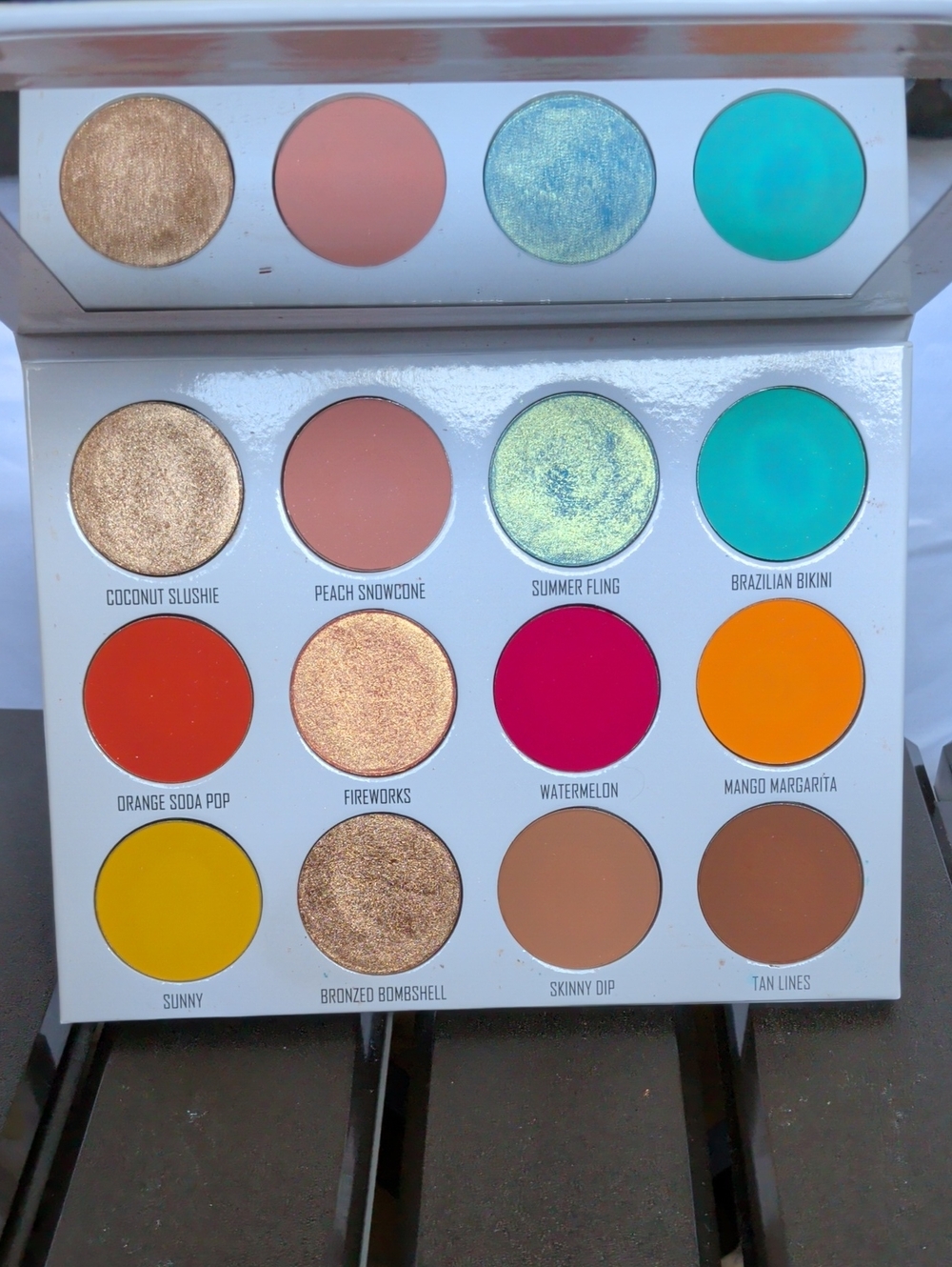 Give Me Glow Summer Vibes Eyeshadow Palette